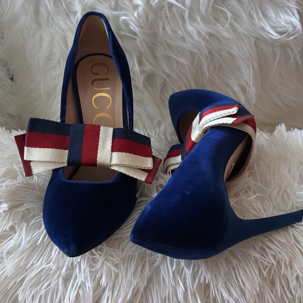 Gucci heels with bow